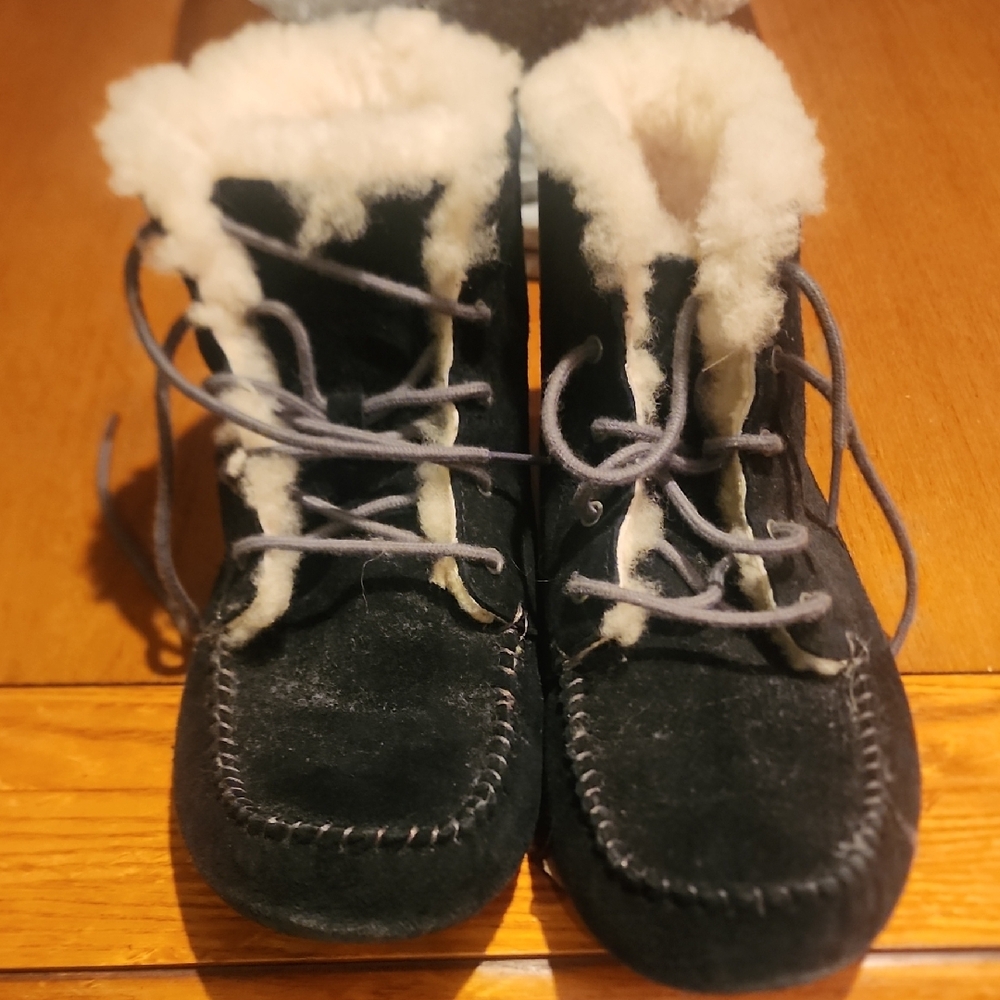 UGG cozy Black Booties Sz 8